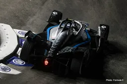 Mercedes, De Vries top first practice on Formula E return