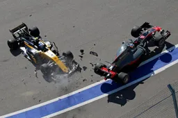 Palmer and Grosjean blame one another for Sochi shunt
