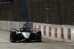 Diriyah E-Prix: De Vries storms to dominant pole for Mercedes
