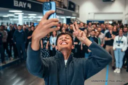 Albon: I am incredibly happy to be remaining with Williams