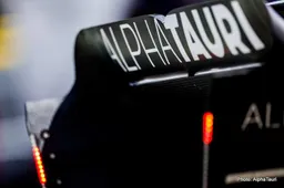 AlphaTauri reveal their AT04 Live!