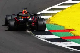 Silverstone to add kerbing after tyre blowouts