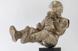 Artist Paul Oz unveils stunning Ayrton Senna at work statue