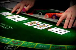 Baccarat and Tips to Play it at Online Gambling Sites