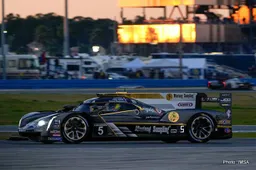 Daytona 24H: Cadillac leads halfway, Acura in contention