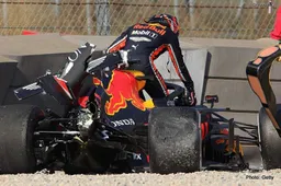 Gasly crashes the Red Bull RB15 at high speed