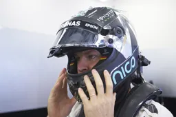 Return to old helmet proves lucky for Rosberg