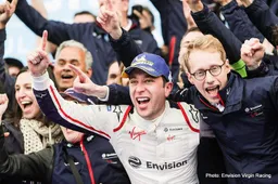 Paris ePrix: Frijns survives the mayhem