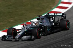 Barcelona FP3: Hamilton raises the bar as Russell crashes