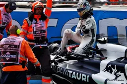 Ricciardo hand injury recovery could take months