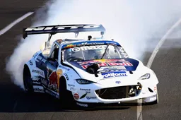 Ricciardo catches the Melbourne drift
