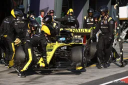 Ricciardo: To play it safe we are changing chassis