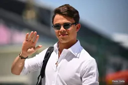 De Vries wins legal battle against former financer