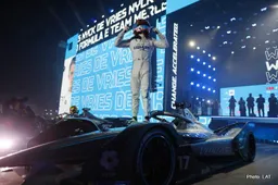 De Vries wins Formula E season opener in Saudi Arabia