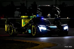 Watch Live: Alonso giving masterclass in Daytona rain