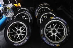Race to be F1 tyre supplier in 2017 begins