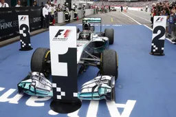 Mercedes pays record F1 entry fee for 2015 season