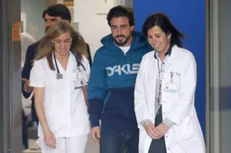 Alonso invites Barcelona Hospital team to dinner