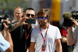 Alonso wearing sunglasses to protect eye infection