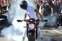 Photographer Sutton wants to sue Hamilton