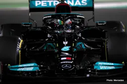 Jeddah Qualifying: Verstappen blows it, Hamilton takes it