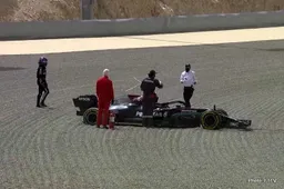 Hamilton beaches it as Mercedes woes continue