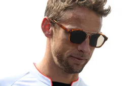 Button cleared to race in Germany after eye check-up