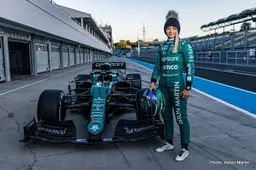 Jessica Hawkins tests F1 car for Aston Martin