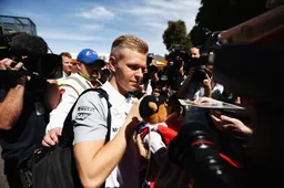 Magnussen targets F1 race seat for 2017
