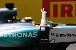 Canadian Grand Prix: Hamilton fends off Rosberg