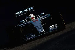 China Qualifying: Hamilton on pole as Rosberg comes close