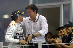 Mercedes seek Hamilton deal before Melbourne