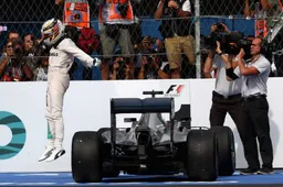 Mexican Grand Prix: Hamilton beats Rosberg as Vettel freaks