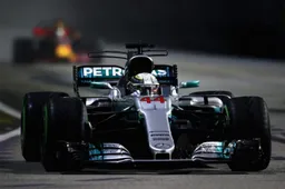 Singapore Grand Prix: Cruise for Hamilton after Vettel crashes