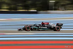 Brundle: Don't agree Hamilton was too soft on Max overtake