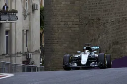 Baku FP3: Practice clean sweep for Hamilton