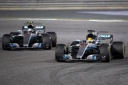 Surer: Mercedes using team orders not Ferrari