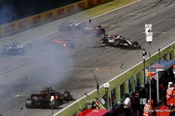Magnussen: Someone in the middle decided to go