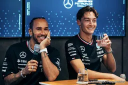 Russell: Hamilton wouldn't leave if Mercedes was performing like this