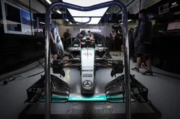 Hamilton: Like at McLaren I get that racing smell at Mercedes