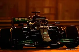 Abu Dhabi FP2: Hamilton turns it on, Raikkonen Crashes