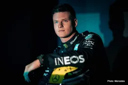 If Hamilton does not sign, will Schumacher step in at Mercedes?