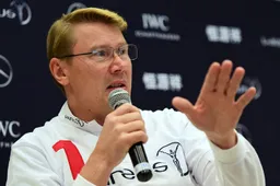 Hakkinen relates to Mercedes after Singapore slump