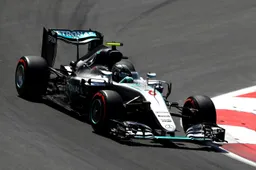 Baku Qualifying: Rosberg on pole as Hamilton crashes