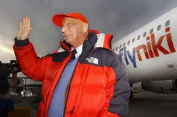 Lauda buys back airline he founded