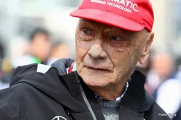 Markus Shafer slips into Lauda's seat at Mercedes
