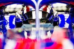 Gasly: F*ck it’s going through the visor!