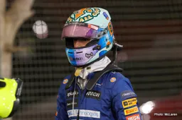 McLaren: Ricciardo suffered floor damage in Gasly clash