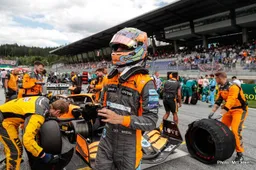 Ricciardo stares at uncertain future amid Piastri-Alpine drama