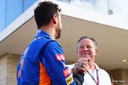 Brown: McLaren door open for Ricciardo in the future